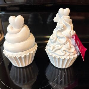 Set of 2 ready to paint cupcakes